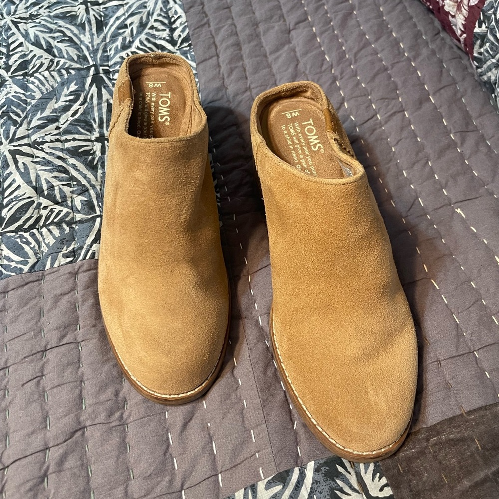 TOMS Leila WMNs 8 Tan Suede Leather Chunky Heel Clogs Shoes